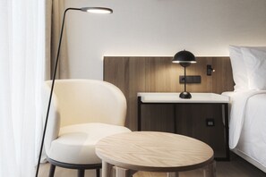Premium Room | Minibar, in-room safe, desk, laptop workspace