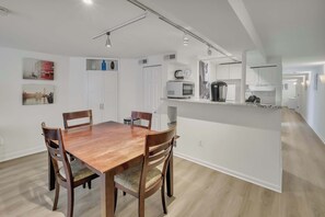 Dining - Cozy Dupont Circle Retreat - Historic Charm (Washington)
