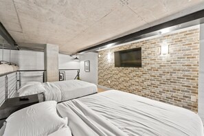 1 bedroom, iron/ironing board, WiFi, bed sheets - Stylish Loft Deep Ellum Dallas Tx (Dallas)