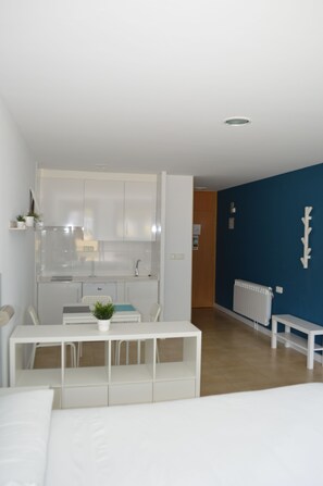 Cots/infant beds, rollaway beds, free WiFi, bed sheets