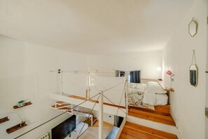 2 Schlafzimmer, Bügeleisen/Bügelbrett