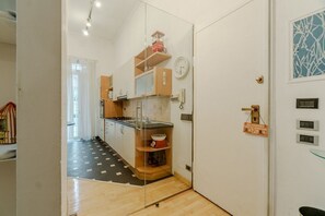 Kühlschrank, Mikrowelle, Toaster