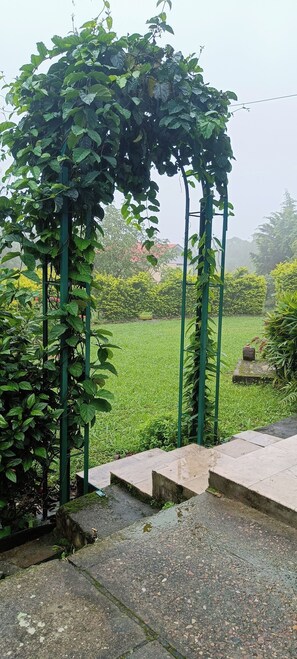 المنطقة المحيطة بالمنشأة