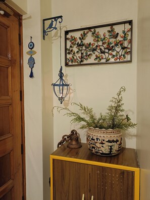 المنشأة من الداخل