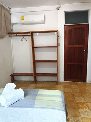 7 bedrooms, WiFi, bed sheets - House for large groups in San Juan del Sur - Beach and center within walking distance. (san juan del sur)