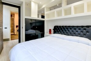 2 chambres, bureau, fer et planche à repasser
