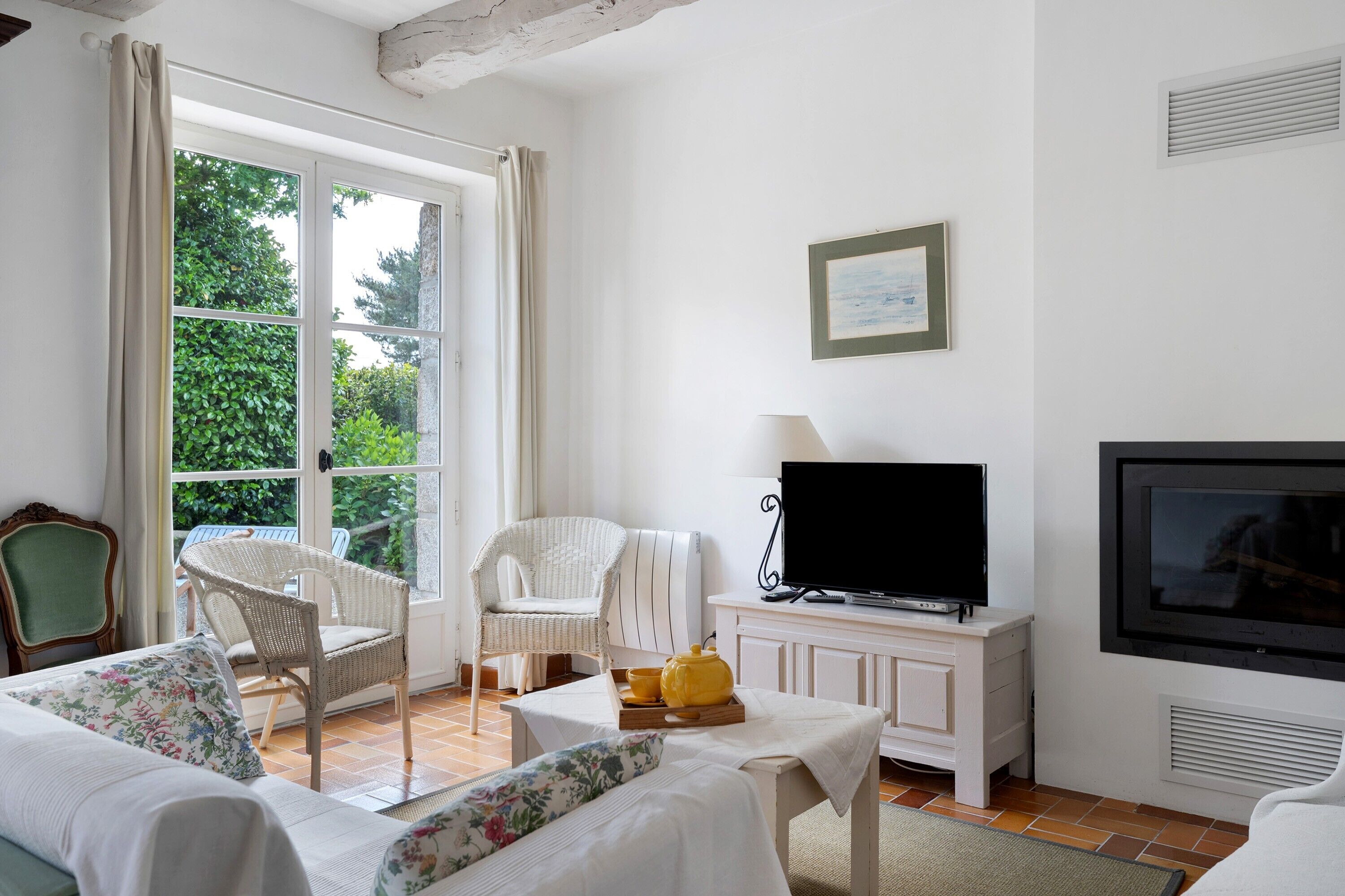 TV, fireplace, DVD player, stereo