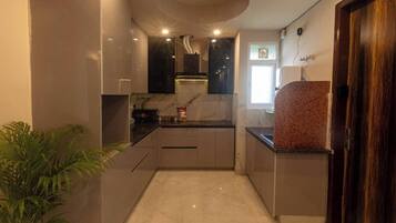 Apartment, 3 Bedrooms, Accessible, Smoking | Interior