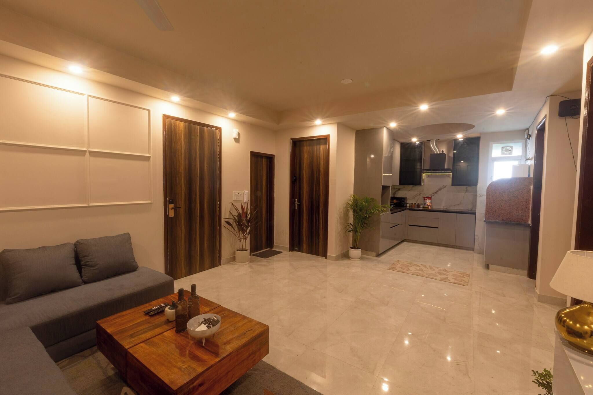 Apartment, 3 Bedrooms, Accessible, Smoking | Living room | Books