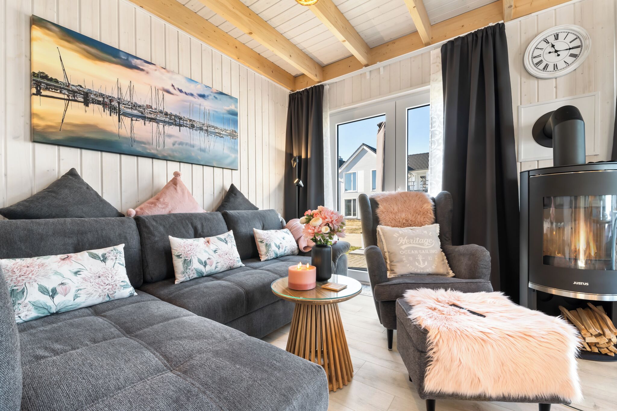 电视、壁炉、书、影片库