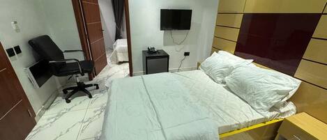 Habitación de lujo con 1 cama matrimonial o 2 individuales | Espacio para trabajar con laptop y wifi gratis