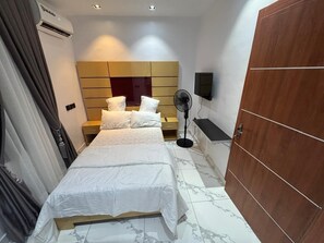 Basic Room | Laptop workspace, free WiFi - A.G.E International Hotel (Sagamu)