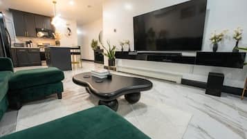 Smart TV, videojuegos y libros