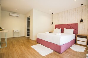 3 bedrooms, iron/ironing board, internet, bed sheets