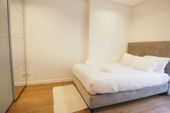 Iron/ironing board, internet, bed sheets - Yana Luxury Home: the ideal blend of comfort, style, and convenience! (Queluz)