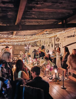 Bar (on property) - The Wild Woodpecker, Cobblestone Barn, Lancaster (Lancaster)