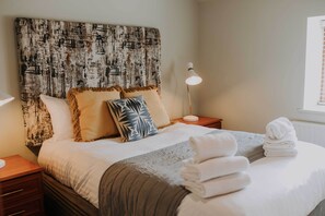 3 bedrooms, iron/ironing board, WiFi, bed sheets - 1. The Owl's Look Out, Patty's Barn, Lancaster 4* (Lancaster)