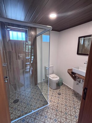 Dusche, Handtücher, Toilettenpapier