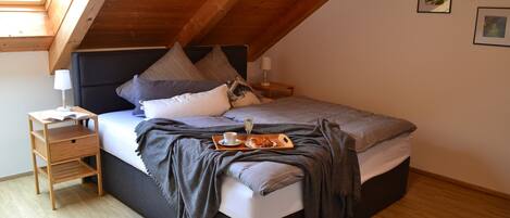 2 habitaciones, tabla de planchar con plancha, wifi y ropa de cama