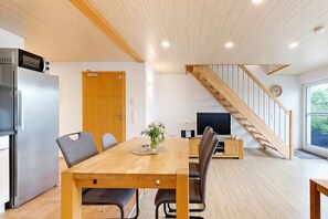 Dining - Apartment An der Kapf, 80 sqm, Garden and Balcony, Max. 4 Guests, 4 Stars - DTV Certified (Münsingen)