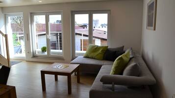 Fernseher, DVD-Player, Stereoanlage