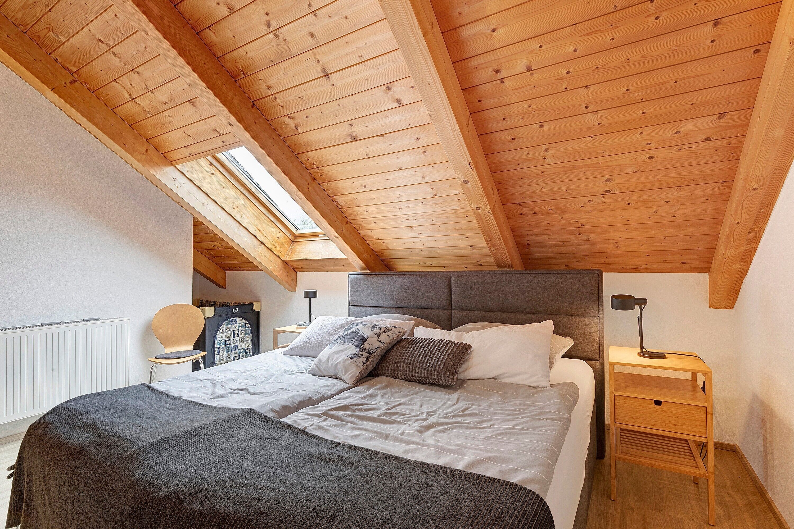2 habitaciones, tabla de planchar con plancha, wifi y ropa de cama 