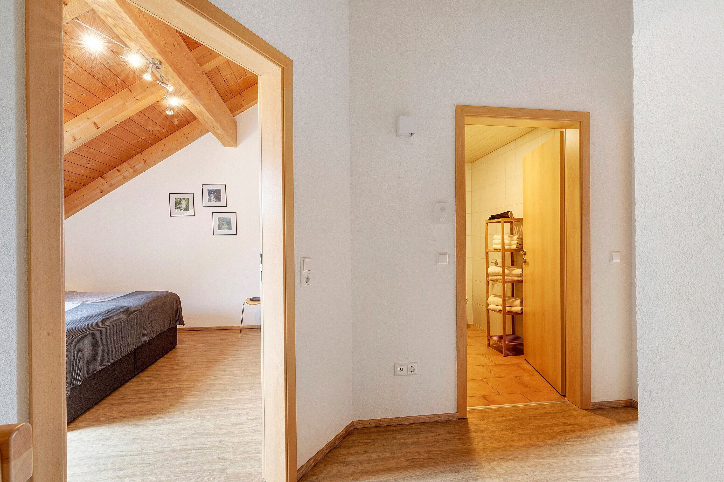 2 slaapkamers, een strijkplank/strijkijzer, wifi, beddengoed