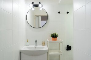 Apartment, 1 Bedroom | Bathroom