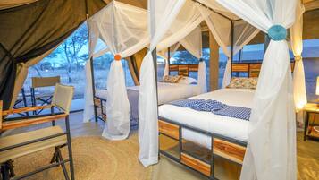 In-room safe, desk, laptop workspace