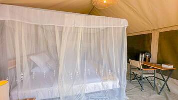 Single Room, Balcony, Garden View | In-room safe, desk, laptop workspace