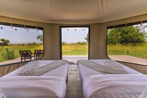 In-room safe, desk, laptop workspace