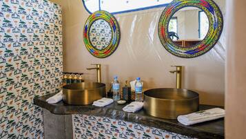 Single Room, Balcony, Garden View | Bathroom sink