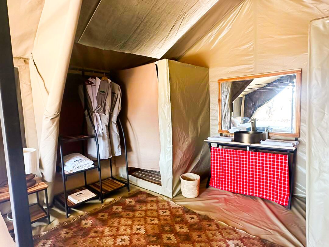 Single Room, Balcony, Garden View | Bathroom | Shower, free toiletries, slippers, towels