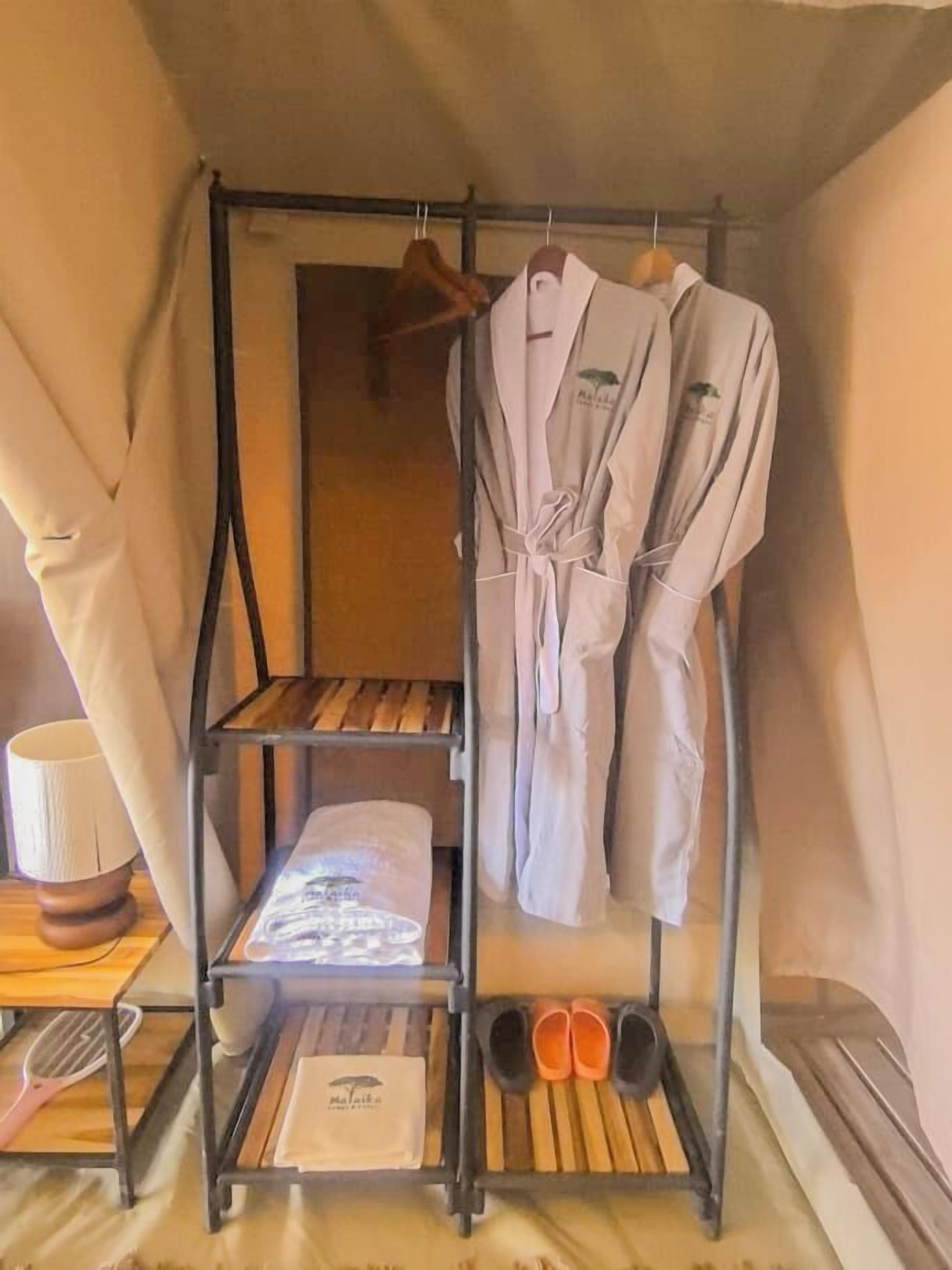 Single Room, Balcony, Garden View | Bathroom | Shower, free toiletries, slippers, towels