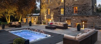 Luxury Scottish 5 Bedroom Rental near Edinburgh with Hot Tub & Sauna