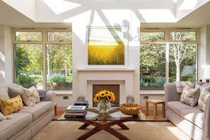 TV connectée, cheminée, chaîne hi-fi, imprimantes