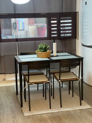 Studio, Mehrere Schlafzimmer, Raucher, Terrasse | Esszimmer