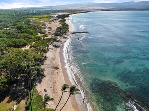 Plage à proximité, chaise longue, serviettes de plage