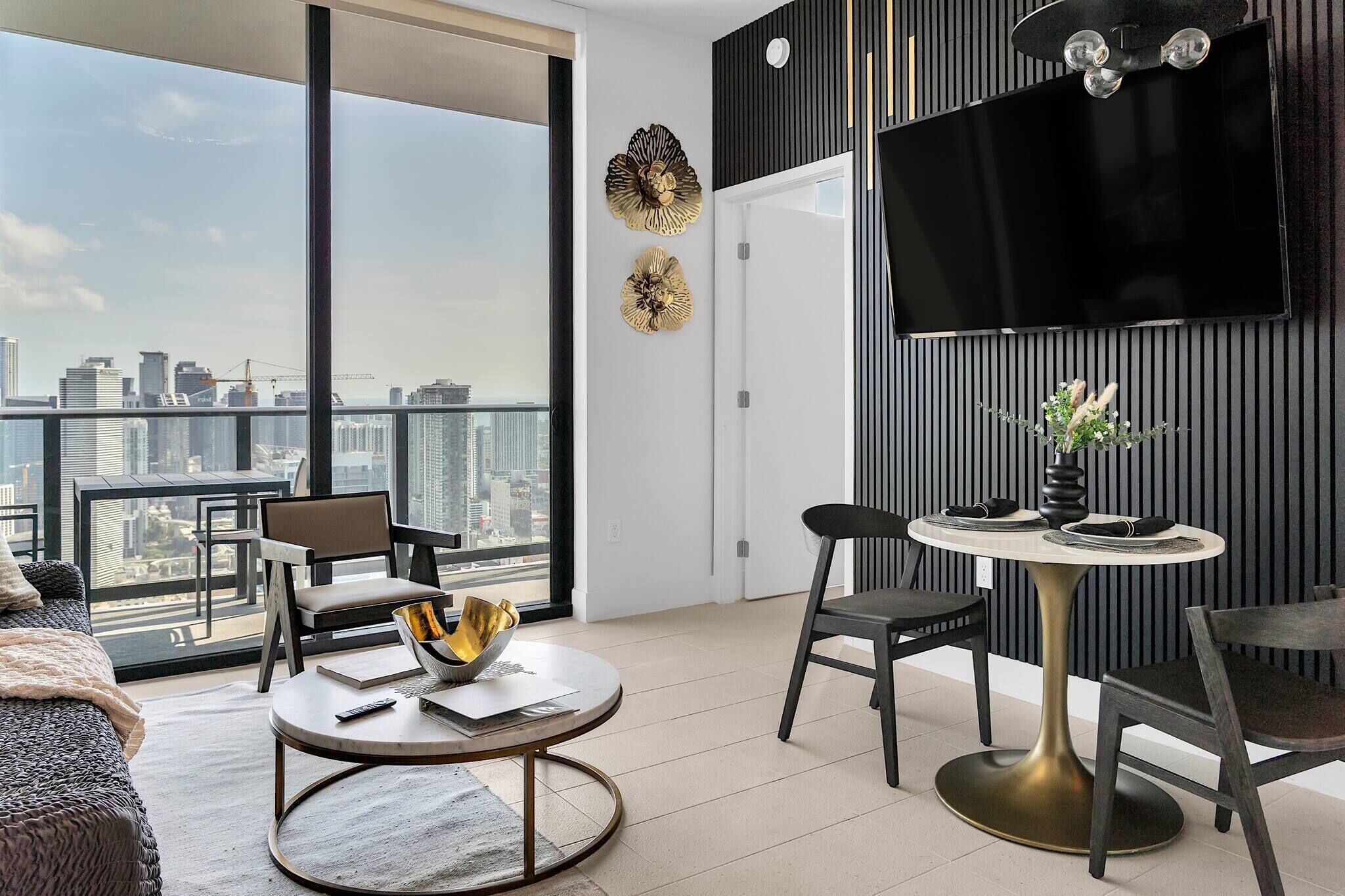 Apartment, 1 Bedroom, Accessible, Balcony | Living area