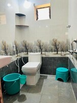 Towels, soap, shampoo, toilet paper