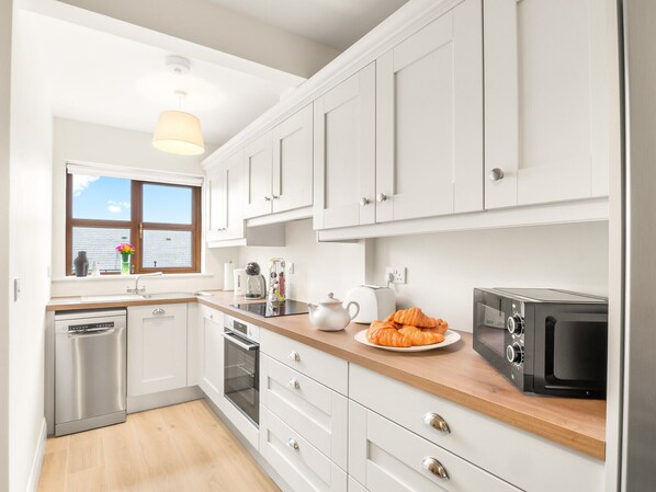 Fridge, microwave, oven, dishwasher