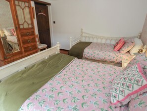 3 bedrooms, individually decorated, individually furnished, free WiFi - Bradshaw House (Hope Valley)
