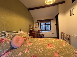 Cottage | 3 bedrooms, individually decorated, individually furnished, free WiFi - Bradshaw House (Hope Valley)
