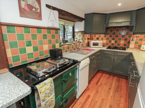 Dishwasher, cookware/dishes/utensils - Bradshaw House (Hope Valley)