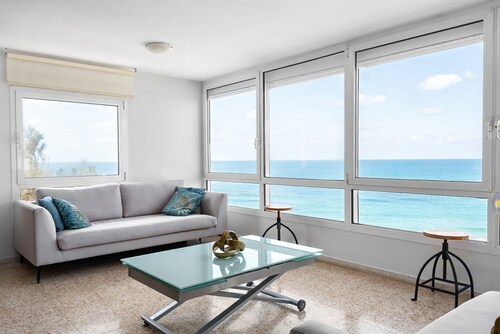 Cliffside Rustic & Charming Villa by FeelHome