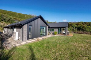 Exterior - Raptors Haven - Kinloch (Kinloch)