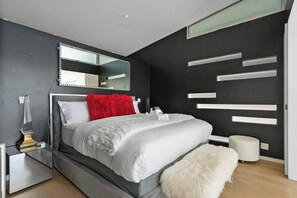 3 bedrooms, iron/ironing board, travel crib, WiFi