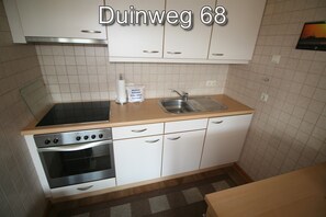 Geladeira, fogão, cooktop, cafeteira/chaleira