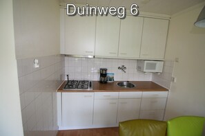 Fridge, stovetop, coffee/tea maker, electric kettle