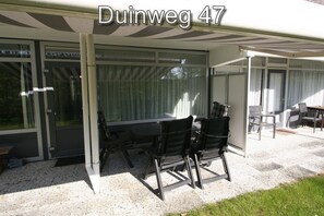 Outdoor dining - 3 bedroom accommodation in Westkapelle (Westkapelle)